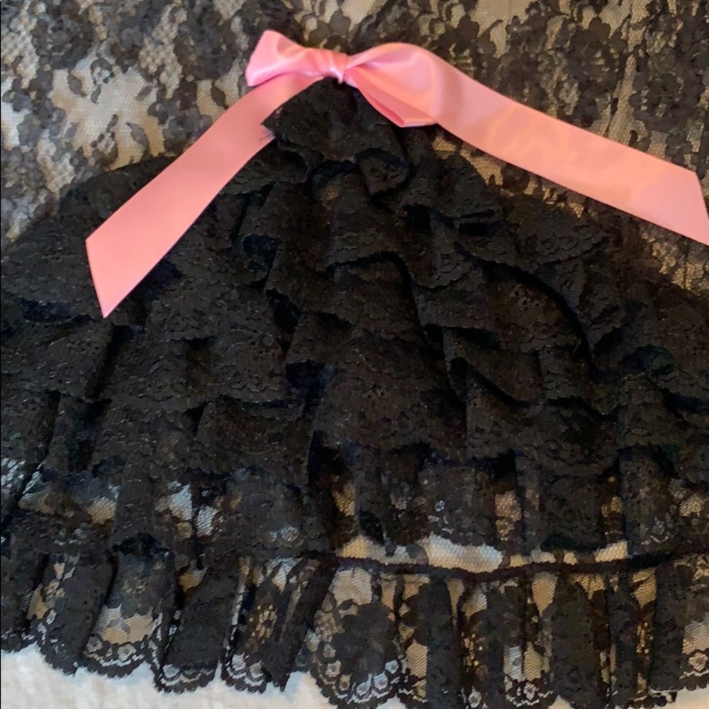 Lingerie - Picture 3 of 3